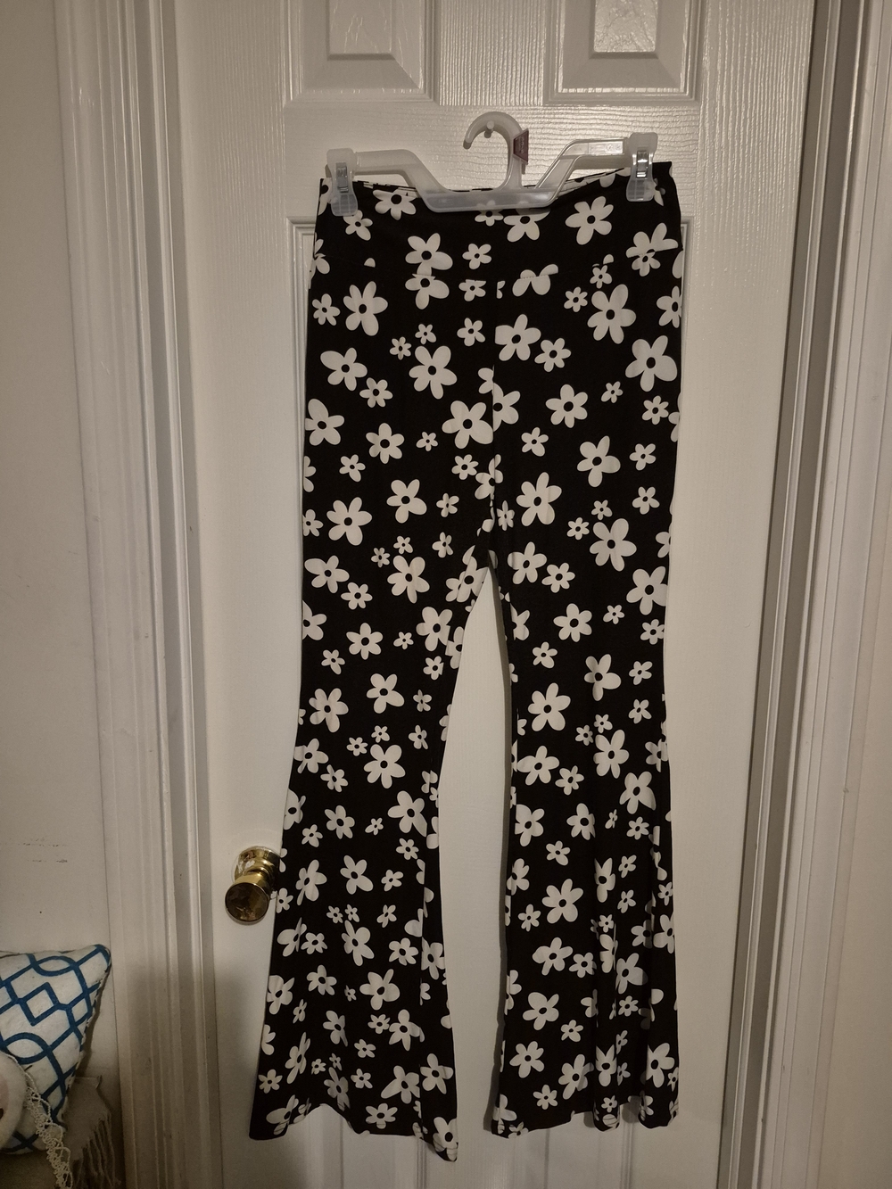 Black & White Floral Flare Leggings